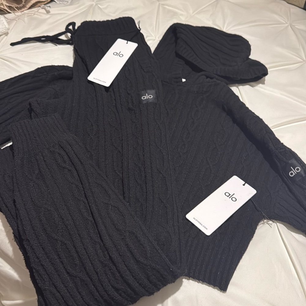 Brand, new Alo sweater outfit cropped hoodie top loose fit jogger.